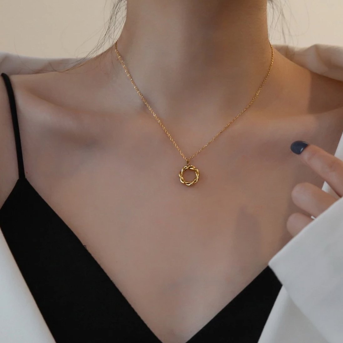 Gold-Plated Minimalist Twist Circle Necklace Pendant - Egret Jewellery