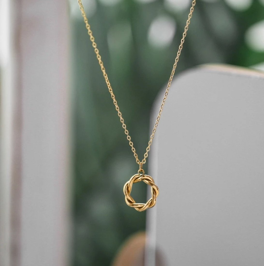 Gold-Plated Minimalist Twist Circle Necklace Pendant - Egret Jewellery